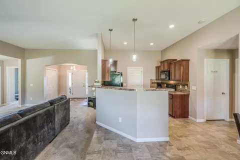 3218 Vantassel Dr, Bismarck, ND 58501 photo 12