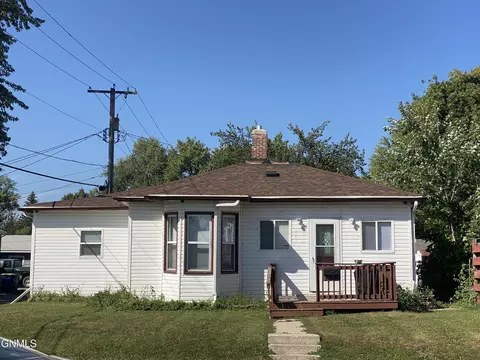 112 7th St NW, Jamestown, ND 58401