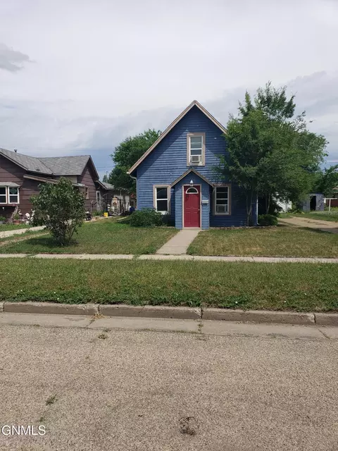 809 9th Ave SE, Jamestown, ND 58401
