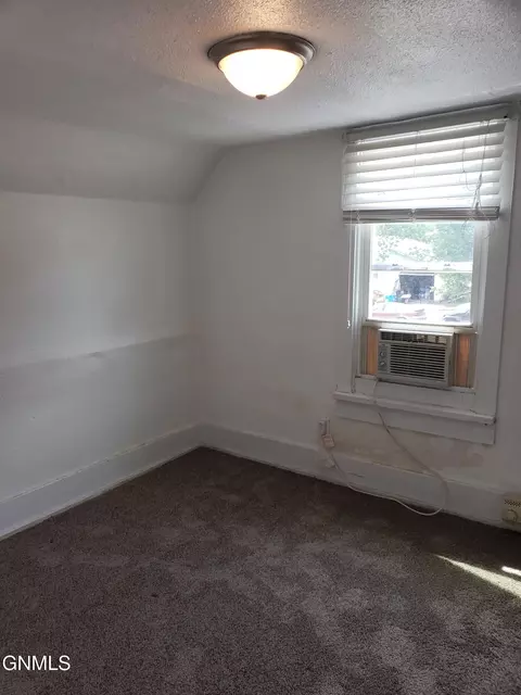 Bedroom - 809 9th Ave SE, Jamestown, ND 58401 photo 2 of 3