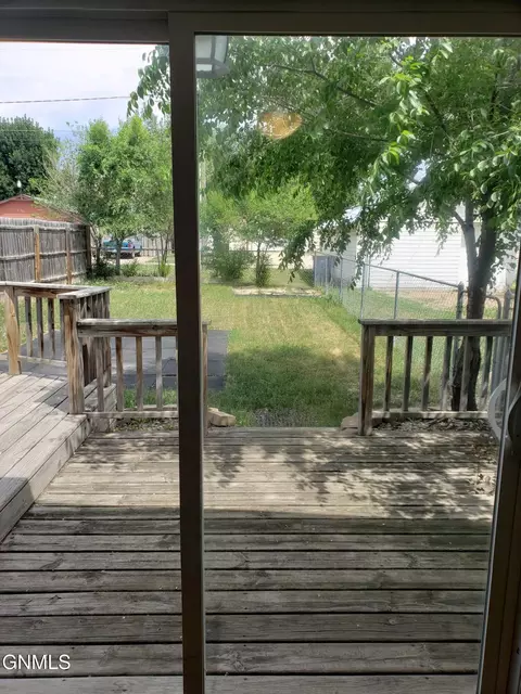 Exterior - 809 9th Ave SE, Jamestown, ND 58401 photo 3 of 3
