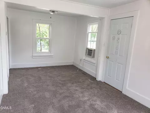 Living - 809 9th Ave SE, Jamestown, ND 58401 photo 1 of 2