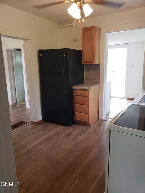 Kitchen - 809 9th Ave SE, Jamestown, ND 58401 photo 2 of 2