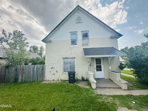 202 8th Ave SE, Jamestown, ND 58401