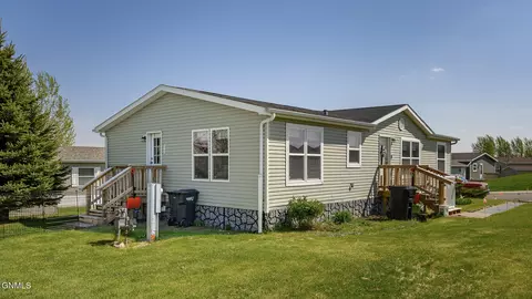 3867 Valley Loop, Bismarck, ND 58503