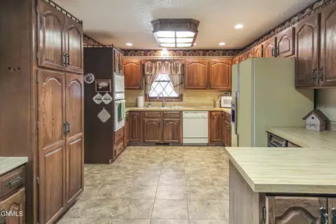 Kitchen - 337 S Brandon Loop, Bismarck, ND 58503 photo 1 of 4