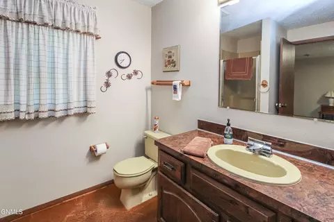 Bath - 337 S Brandon Loop, Bismarck, ND 58503 photo 3 of 3