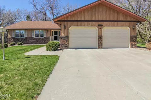 Exterior - 337 S Brandon Loop, Bismarck, ND 58503 photo 2 of 7