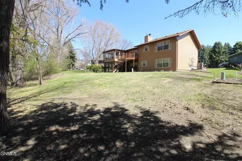Exterior - 337 S Brandon Loop, Bismarck, ND 58503 photo 7 of 7