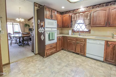 Kitchen - 337 S Brandon Loop, Bismarck, ND 58503 photo 4 of 4