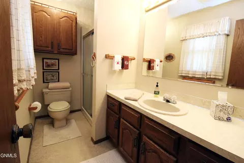 Bath - 337 S Brandon Loop, Bismarck, ND 58503 photo 1 of 3