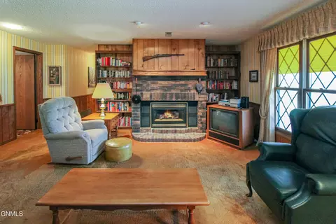 Living - 337 S Brandon Loop, Bismarck, ND 58503 photo 2 of 2