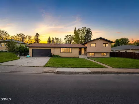 1200 6th St NW, Mandan, ND 58554