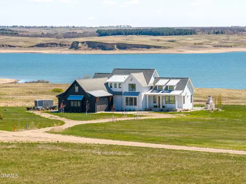 1230 50b Ave NW, Garrison, ND 58540