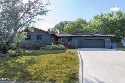 1307 Central Ave N, Beulah, ND 58523