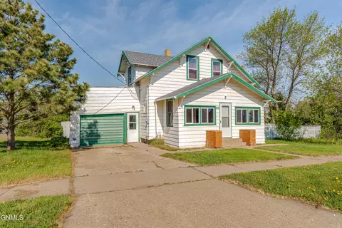 212 7th St S, New Salem, ND 58563