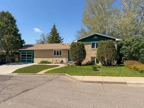 701 3rd Ave NW, Mandan, ND 58554