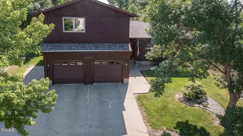 1600 1st Ave NE, Beulah, ND 58523