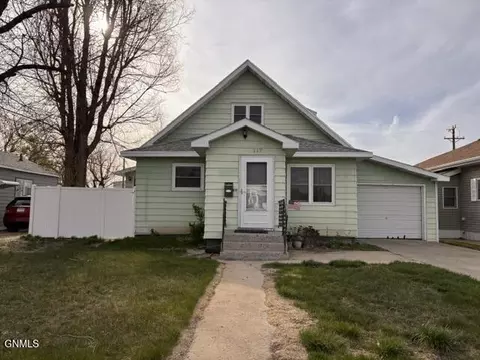 117 Adams St, Plentywood, MT 59254