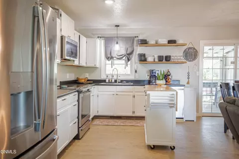 Kitchen - 133 Sturgis Loop, Lincoln, ND 58504 photo 2 of 5