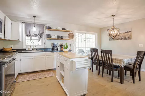 133 Sturgis Loop, Lincoln, ND 58504