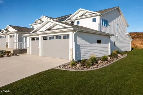 2002 Prairie Hawk Dr, Bismarck, ND 58503