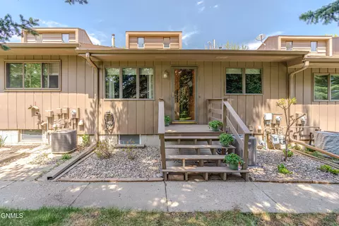 3130 Manitoba Ln, Bismarck, ND 58503