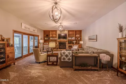 Living - 772 Munich Dr, Bismarck, ND 58504 photo 2 of 5