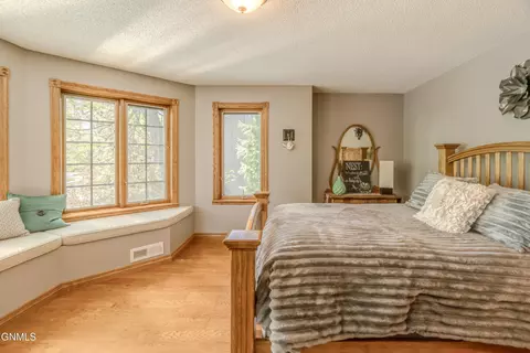 Bedroom - 772 Munich Dr, Bismarck, ND 58504 photo 5 of 11