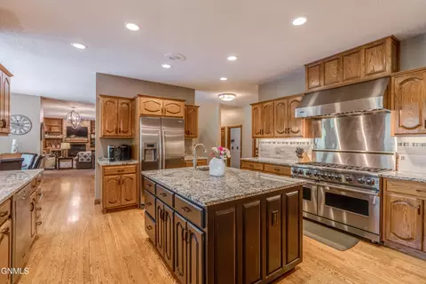 Kitchen - 772 Munich Dr, Bismarck, ND 58504 photo 6 of 11