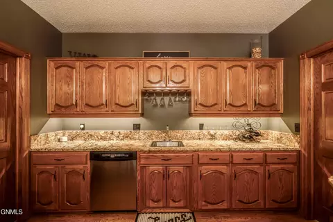Kitchen - 772 Munich Dr, Bismarck, ND 58504 photo 2 of 11