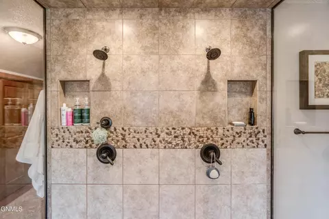 Bath - 772 Munich Dr, Bismarck, ND 58504 photo 6 of 16