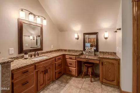 Bath - 772 Munich Dr, Bismarck, ND 58504 photo 12 of 16