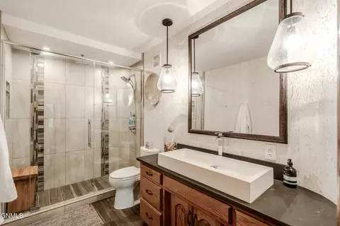 Bath - 772 Munich Dr, Bismarck, ND 58504 photo 11 of 16