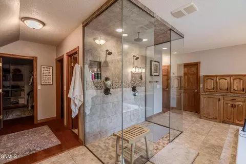 Bath - 772 Munich Dr, Bismarck, ND 58504 photo 2 of 16
