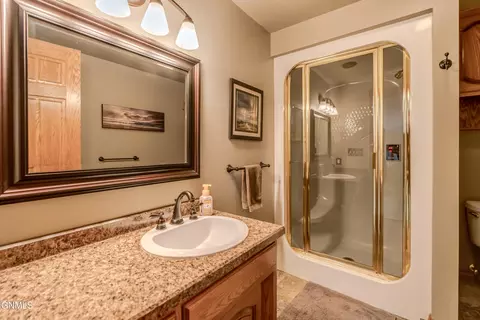 Bath - 772 Munich Dr, Bismarck, ND 58504 photo 13 of 16