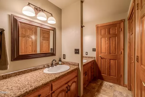 Bath - 772 Munich Dr, Bismarck, ND 58504 photo 15 of 16