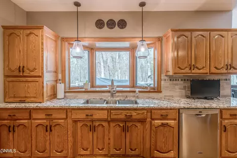 Kitchen - 772 Munich Dr, Bismarck, ND 58504 photo 10 of 11