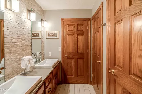 Bath - 772 Munich Dr, Bismarck, ND 58504 photo 8 of 16