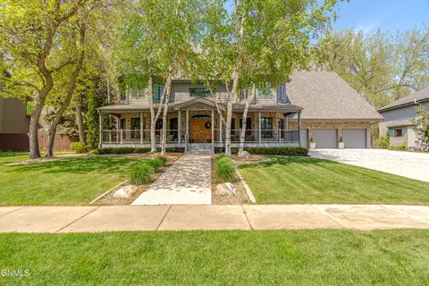 772 Munich Dr, Bismarck, ND 58504