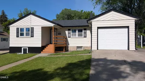 904 Anderson St, Bismarck, ND 58501