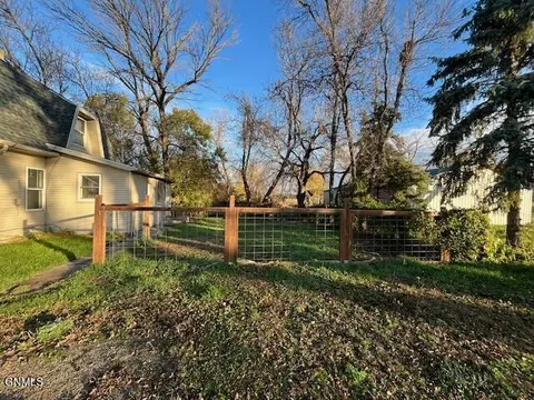 Exterior - 208 2nd St, Eckelson, ND 58481 photo 2 of 5