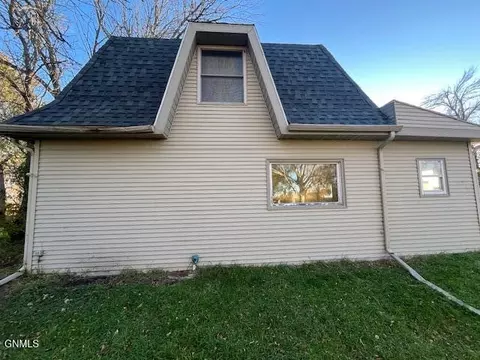 Exterior - 208 2nd St, Eckelson, ND 58481 photo 1 of 5