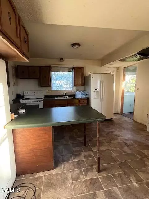 Kitchen - 208 2nd St, Eckelson, ND 58481 photo 1 of 2