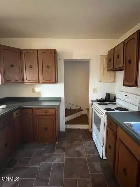 Kitchen - 208 2nd St, Eckelson, ND 58481 photo 2 of 2
