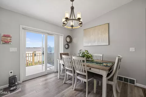 Dining - 1508 20th Ave W, Williston, ND 58801 photo 2 of 3