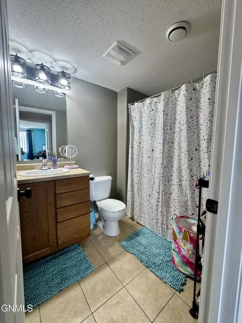 Bath - 1508 20th Ave W, Williston, ND 58801 photo 3 of 3