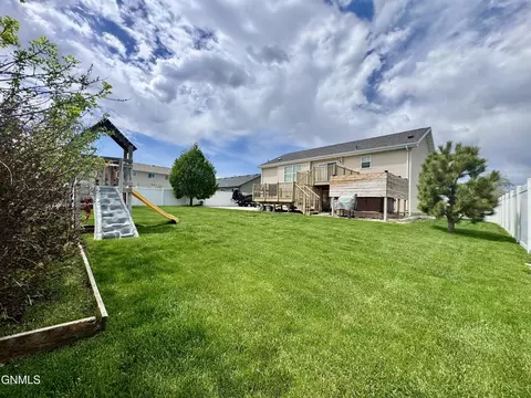 Exterior - 1508 20th Ave W, Williston, ND 58801 photo 3 of 11