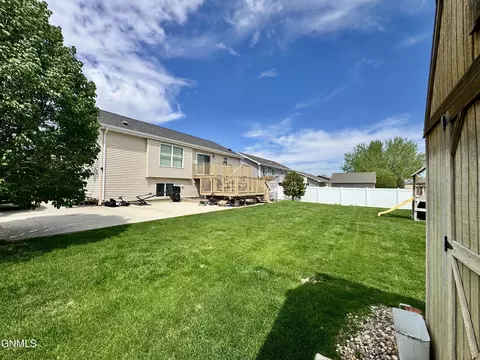 Exterior - 1508 20th Ave W, Williston, ND 58801 photo 2 of 11