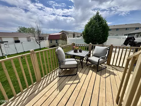 Exterior - 1508 20th Ave W, Williston, ND 58801 photo 4 of 11